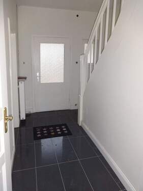 Eingangsbereich/Treppe zum OG - 