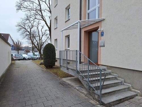 Hauseingang - 3 Zimmer Etagenwohnung zum Kaufen in München