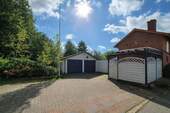 Garage und Stellplatz - 