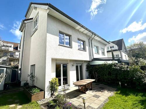 Hausansicht Rückseite - 4 Zimmer Doppelhaushälfte zum Kaufen in Neuss