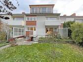 Ansicht - Wundervolles Zweifamilien-Reihenmittelhaus auf 4 Etagen mit Garten, Balkonen & Garage in Laatzen