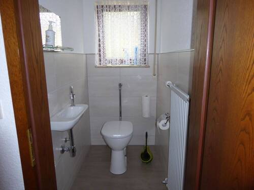 Gäste WC.JPG - Einfamilienhaus in Steinsfeld