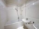Bad mit Wanne - 