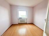 Schlafzimmer 2 von 3 - 