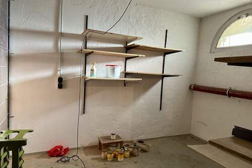 Kellerabteil mit Stromanschluss - 