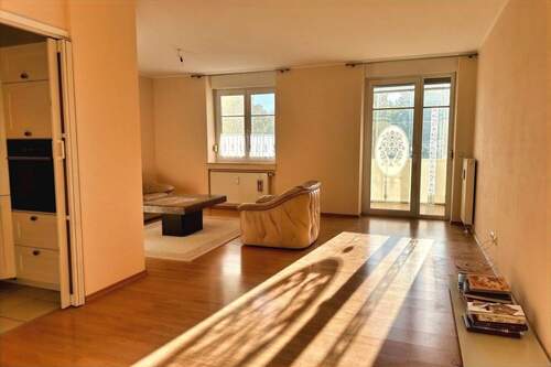 Wohnzimmer - 4 Zimmer Etagenwohnung in Landsberg