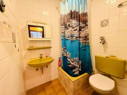 8 Badezimmer mit Dusche - 