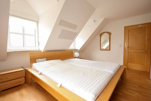 Schlafen 2 Blick zur Tür.jpeg - 