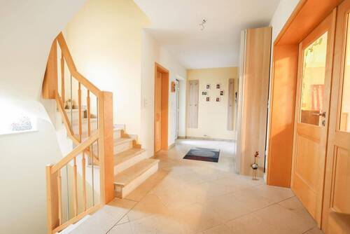 Treppe EG.jpeg - 4 Zimmer Einfamilienhaus in Treuchtlingen