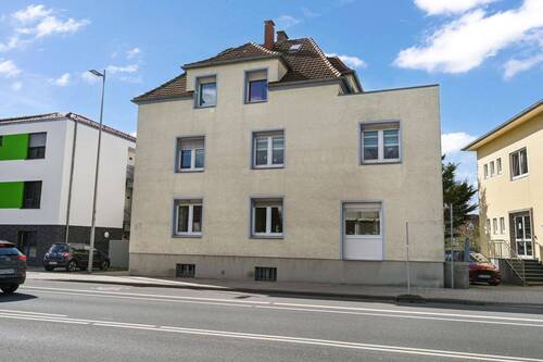 4-Familienhaus Straßenansicht - Doppel-Deal in Brackwede: 4-Familienhaus + Einfamilienhaus im Paket
