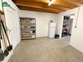 Lager / Werkstatt (KI-generiert) - 
