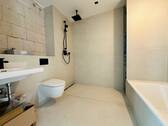 Bad mit Dusche - 