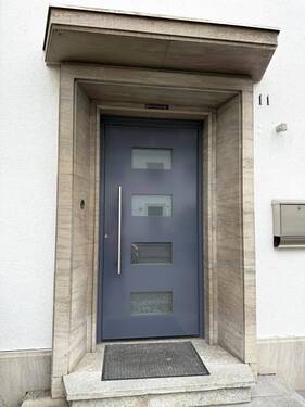 Haustür - 7 Zimmer Mehrfamilienhaus, Wohnhaus in Düren
