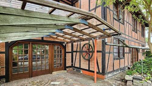 1 Garage und 2 Hauseingänge - 