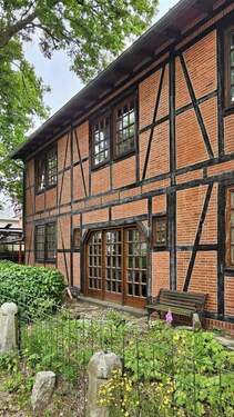 West-Seite zu Vorgarten/Straße - 