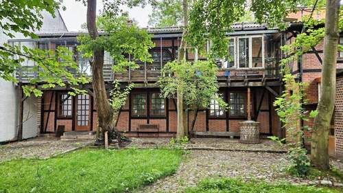 Ost-Seite zum Garten - 9 Zimmer Einfamilienhaus in Cuxhaven