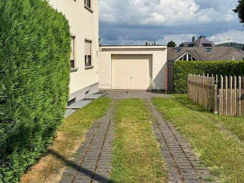 Garage - 6 Zimmer Mehrfamilienhaus, Wohnhaus zum Kaufen in Wallmerod