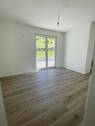 Schlafzimmer mit Zugang zur seitlichen Terrasse - 