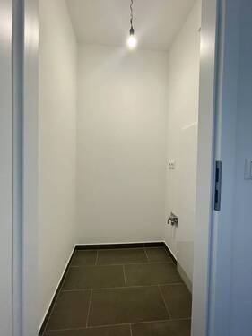 Abstellraum mit Waschmaschinenanschluss - 