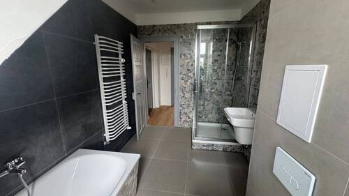 Badezimmer2.JPG - 3 Zimmer Etagenwohnung zur Miete in Freiberg