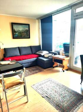 Wohnraum mit großer Fensterfront .jpg - 