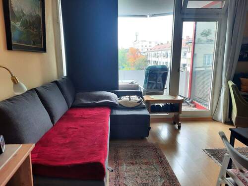 gr. Fensterfront mit Verdunkelungsrolläden.jpg - helles 1 Zi. App. am Westpark, ruhige Wohnlage, Dachterrasse mit Pool und Sauna