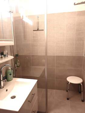 Badezimmer saniert.jpg - Etagenwohnung mit 32,00 m² in München zum Kaufen