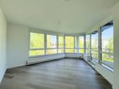 Wohnzimmer - Frisch renoviert mit Balkon und Tiefgarage