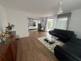 Wohnzimmer - Vermietung - Hochwertige 3-Zimmer-Erdgeschosswohnung in ruhiger Lage von Rudersberg
