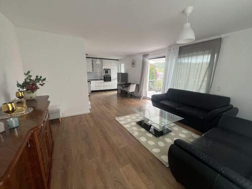 Wohnzimmer - Vermietung - Hochwertige 3-Zimmer-Erdgeschosswohnung in ruhiger Lage von Rudersberg
