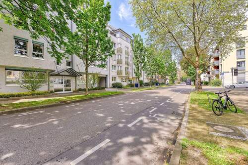 Haus und Straße nach Norden - 