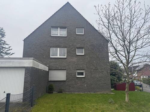 Hausansicht Strassenseite - 2 Zimmer Etagenwohnung zum Kaufen in Mülheim