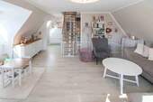 lichtdurchfluteter Wohnbereich - 8 Zimmer Einfamilienhaus zum Kaufen in Flensburg