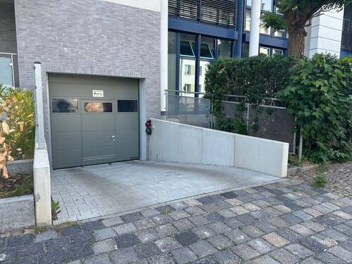 Tiefgarageneinfahrt - 