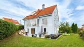 Außenansicht 1 - Modernes Einfamilienhaus mit Einliegerwohnung in Hanglage und tollem Ausblick