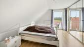 1. OG Schlafzimmer 1 - 