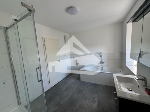 Bad 2.png - 7 Zimmer Mehrfamilienhaus, Wohnhaus in Hetzerath