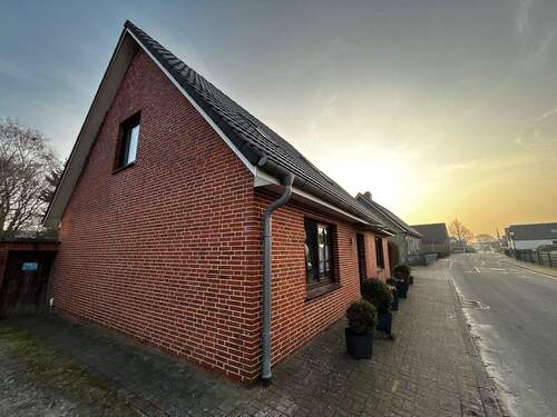 Seitenansicht - 5 Zimmer Einfamilienhaus zum Kaufen in Hennstedt