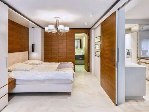 Zimmer I - 4 Zimmer Etagenwohnung in Frankfurt am Main