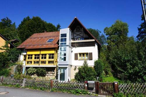 Hausansicht - Alles da: Aufzug, Garten, Garage, Hobbywerkstatt Wohnhaus in sonniger und ruhiger Lage von Aufseß