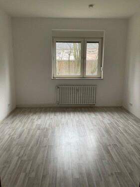 Wohnzimmer 1 - 3 Zimmer Etagenwohnung zur Miete in Gelsenkirchen