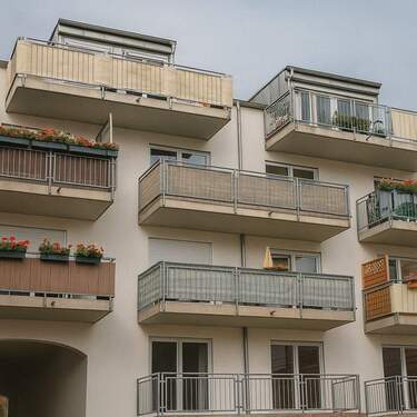 Hausansicht - 2 Zimmer Etagenwohnung zur Miete in Meerane