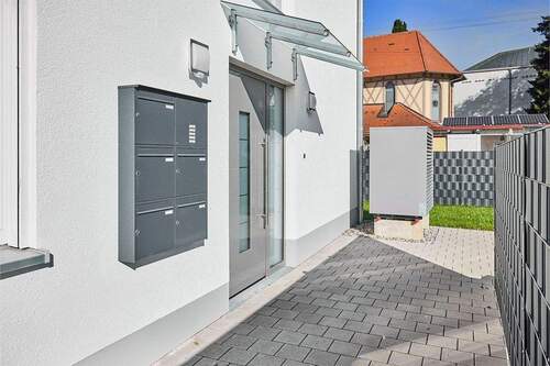 Eingang zum Neubau - 