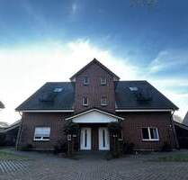 Exklusives Mehrfamilienhaus mit 4 Wohneinheiten und separaten Eingängen von 2016 in Waldrandlage - vermietet! - Oelixdorf