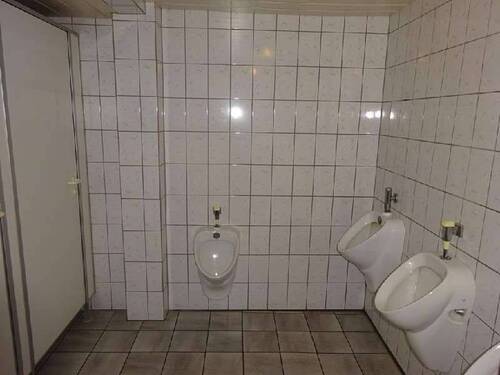 Herrentoilette im Erdgeschoss - 
