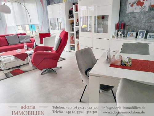 Wohnzimmer - 4 Zimmer Reihenmittelhaus zum Kaufen in Oberkrämer / Eichstädt