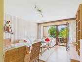 Wohnzimmer - Barrierefreie Erdgeschosswohnung mit Südbalkon und ruhiger Lage - Ihr neues Zuhause im Grünen!