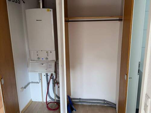 Wandschrank mit Gas-Therme.JPG - 
