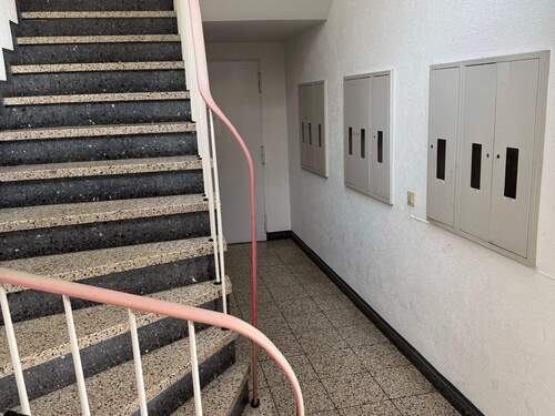 Treppenhaus.JPG - Etagenwohnung mit 84,00 m² in Brühl zur Miete