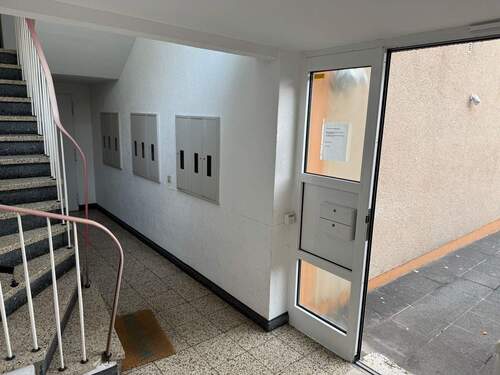 Hauseingang-Treppenhaus.JPG - 